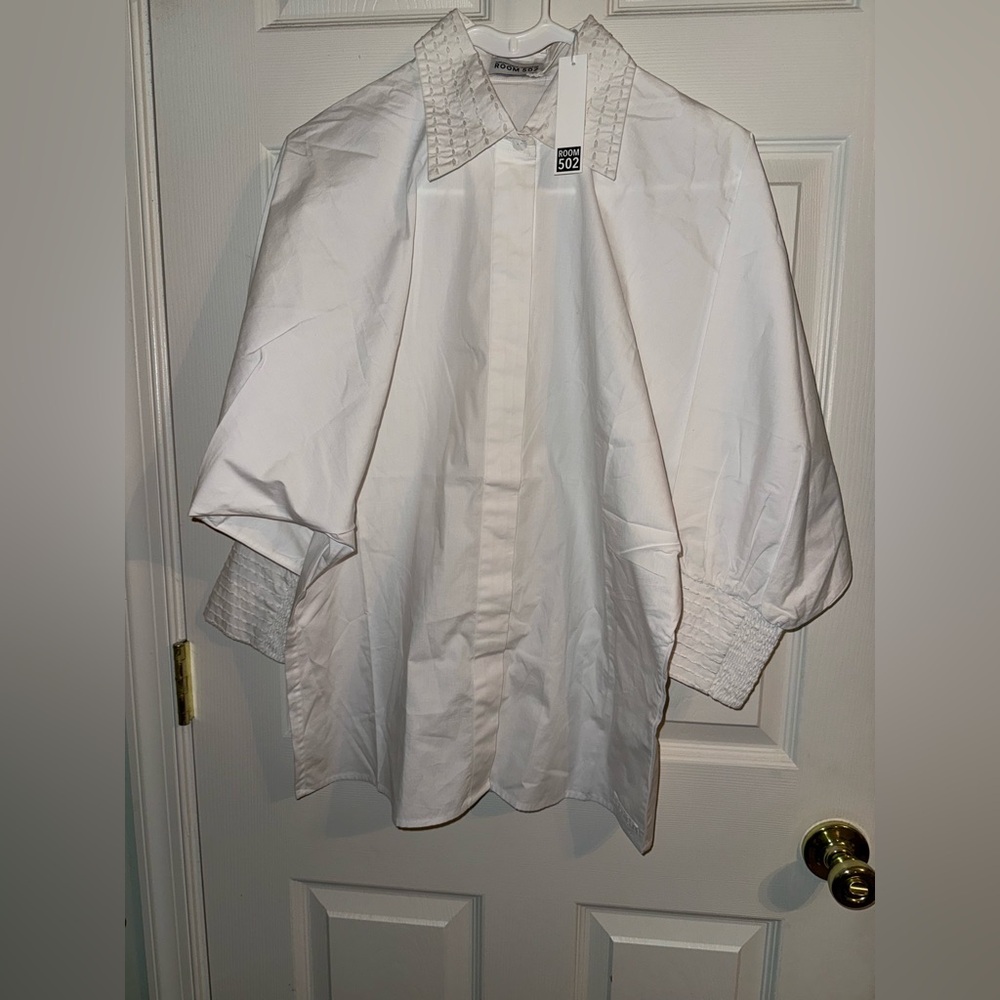 ROOM 502 Blouse, NWT! Size 10.